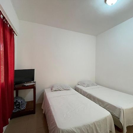 Готель Casa De Huespedes "Darling" Пуерто-Бакерісо-Морено Екстер'єр фото