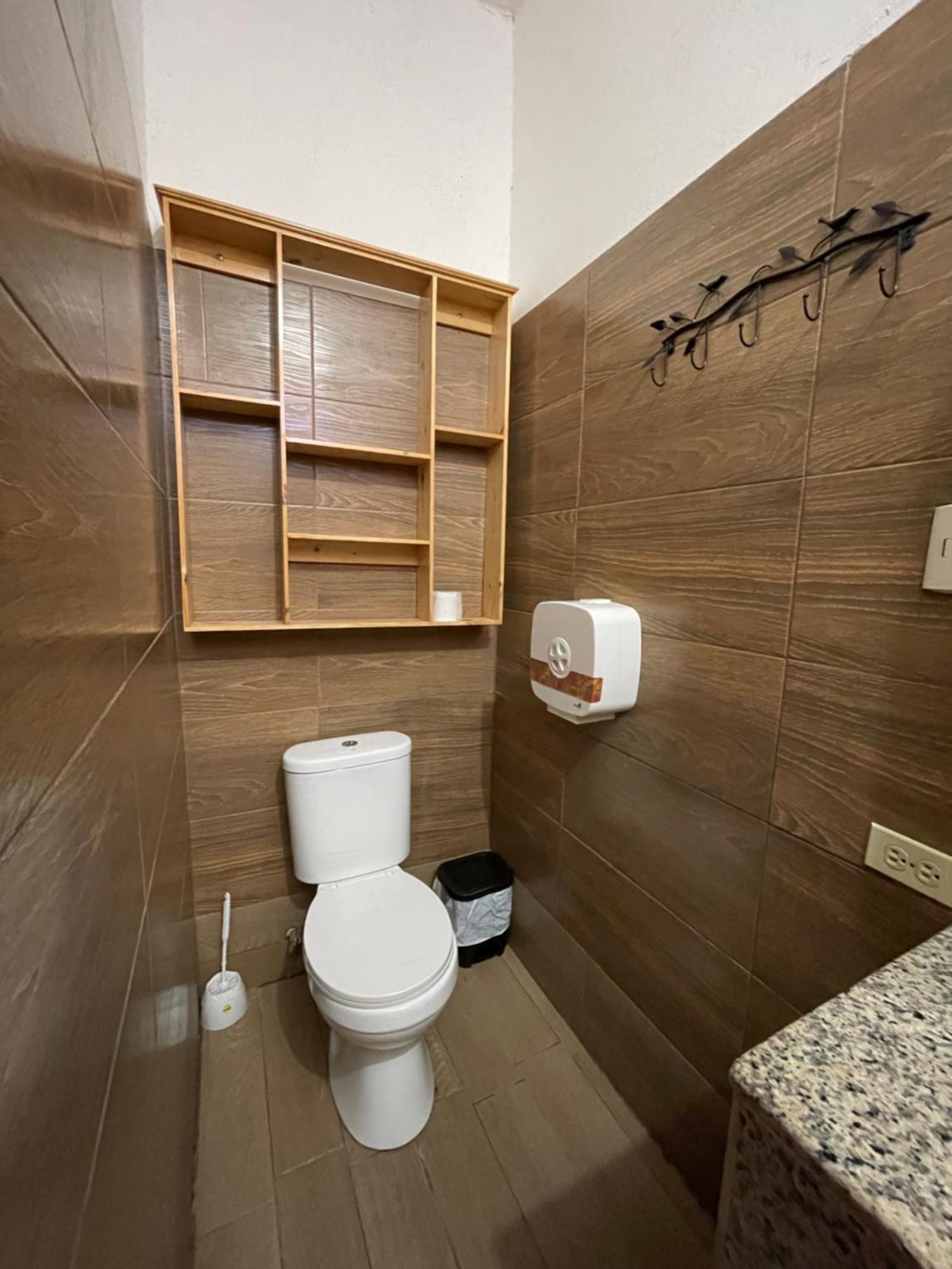 Готель Casa De Huespedes "Darling" Пуерто-Бакерісо-Морено Екстер'єр фото